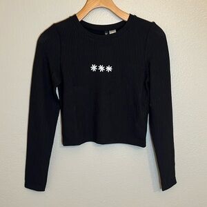 NWT H&M Divided Black Daisy Cropped Long Sleeve Shirt